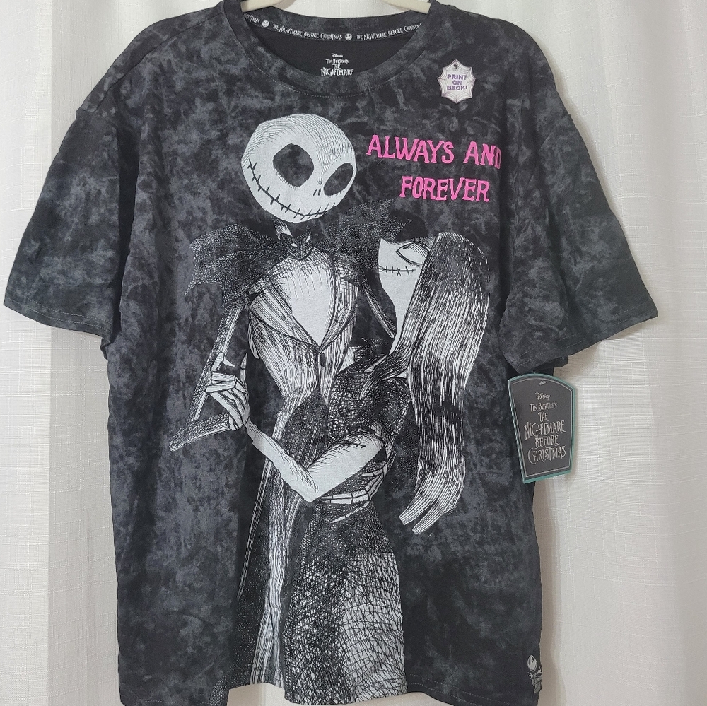 NWT Disney Women’s Nightmare Before Christmas Mineral Wash Graphic Tee Large - Picture 2 of 10